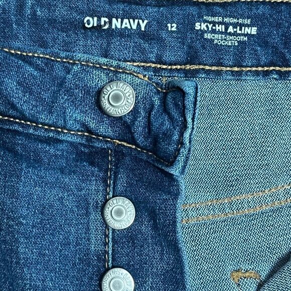Old Navy Women’s Sky Hi A-Line Button Fly Cut Off Jean Shorts, Size 12 - Picture 4 of 8